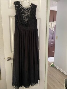 Elegant Black Lace Maxi Dress